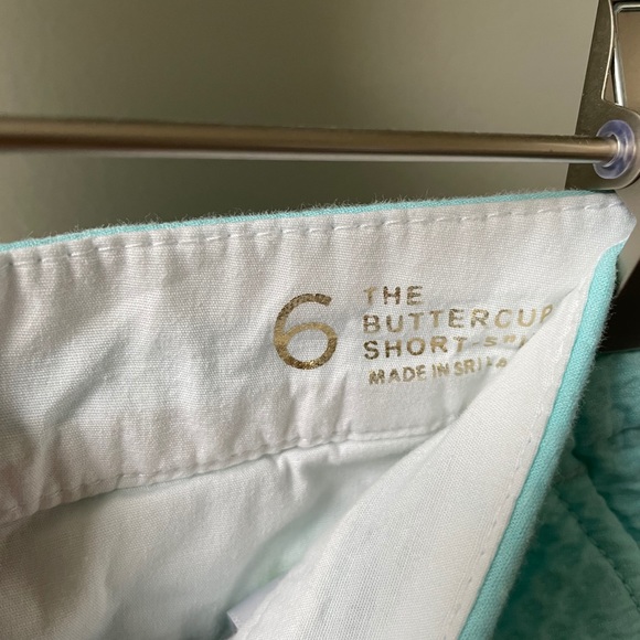 NWOT Lilly Pulitzer Buttercup 5” stretch short - Picture 2 of 4